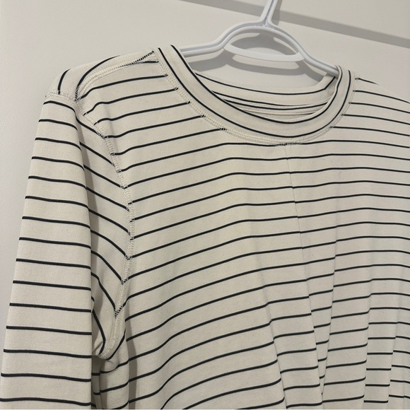 Old Navy Active Relaxed Breathe ON Twist- Hem Cropped Long Sleeve Top Size Large - Picture 5 of 11